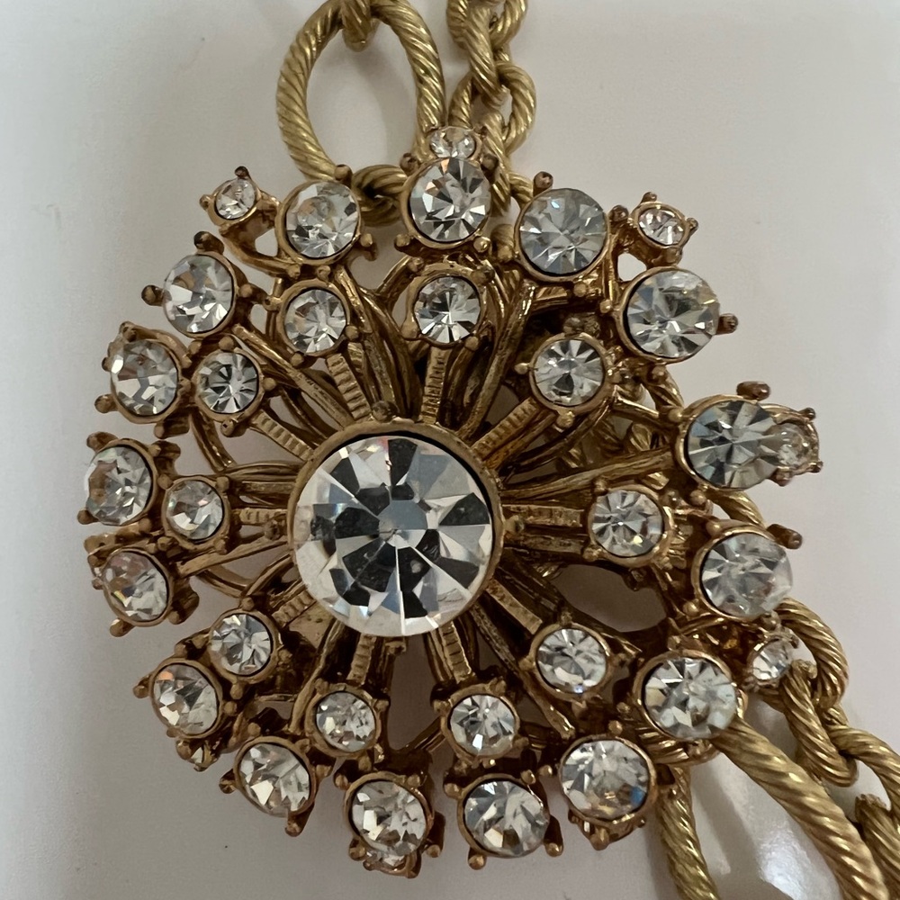 Stella & Dot Beautiful starburst gold pin can use as a brooch or on a chain